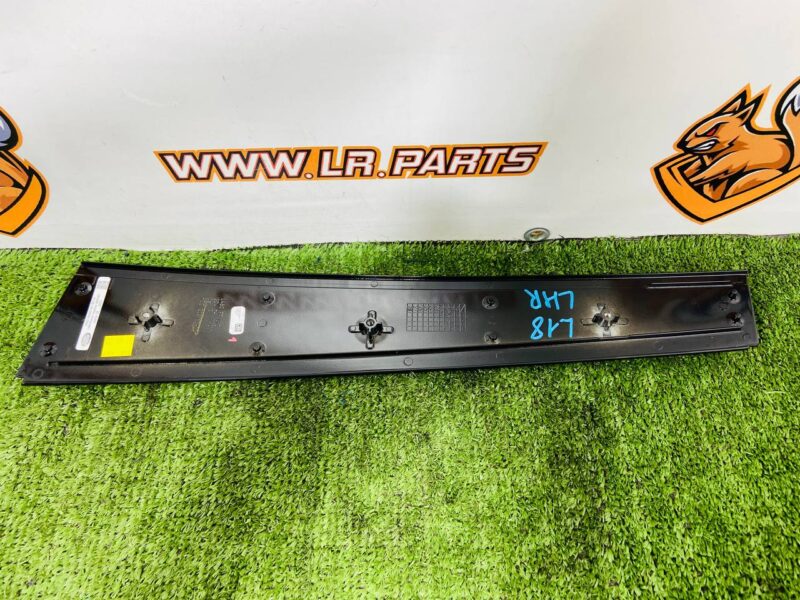 LR183128 Trimming of the rear left door of Range Rover L460 (2023-) Used cost  € in stock 1 pcs.