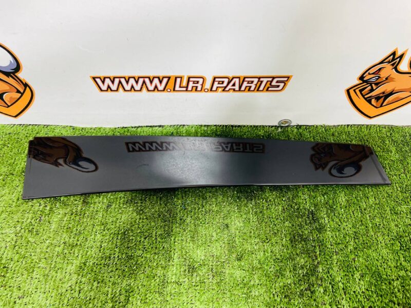 LR183128 Trimming of the rear left door of Range Rover L460 (2023-) Used cost  € in stock 1 pcs.