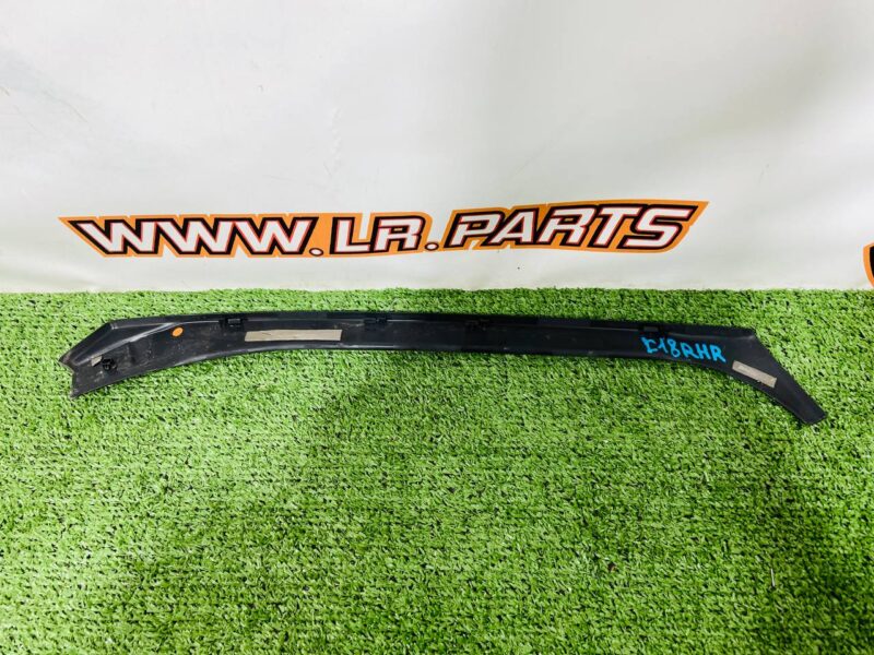 LR183521 Molding trim of the rear right door for Range Rover L460 (2023-) Used cost  € in stock 1 pcs.