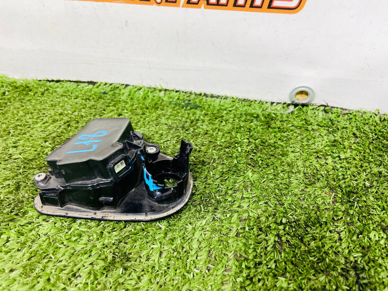 LR183588 Right exterior mirror lamp for Range Rover L460 (2023-) used cost  € in stock 1 pcs.