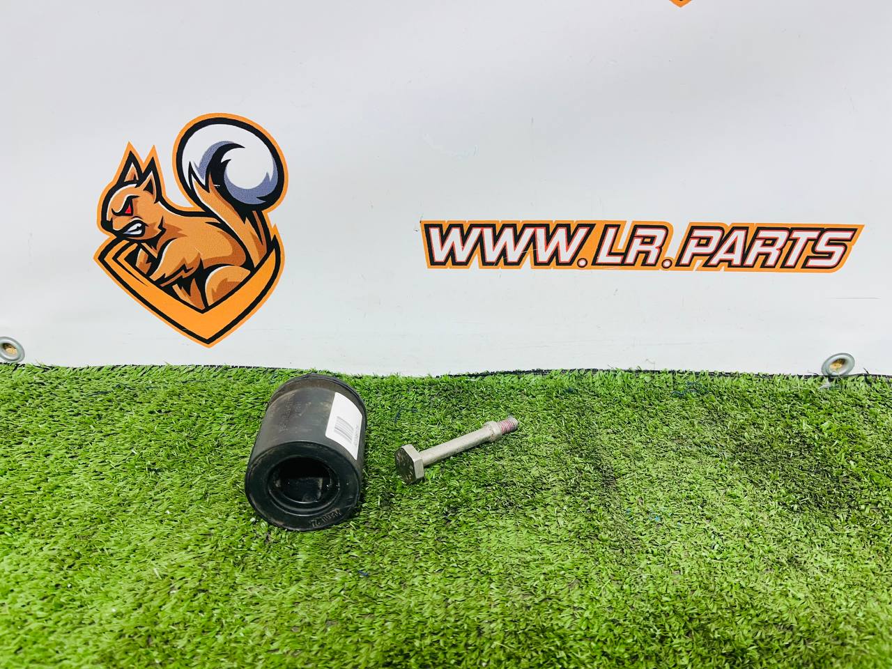 T2H49846 Muffler damper with bolt LH (mileage 5000km) JAGUAR F-PACE Used cost 20 € in stock 1 pcs.