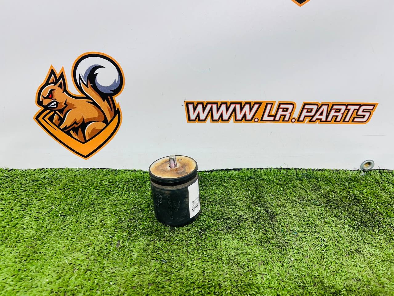 T2H49846 Muffler damper with bolt LH (mileage 5000km) JAGUAR F-PACE Used cost 20 € in stock 1 pcs.