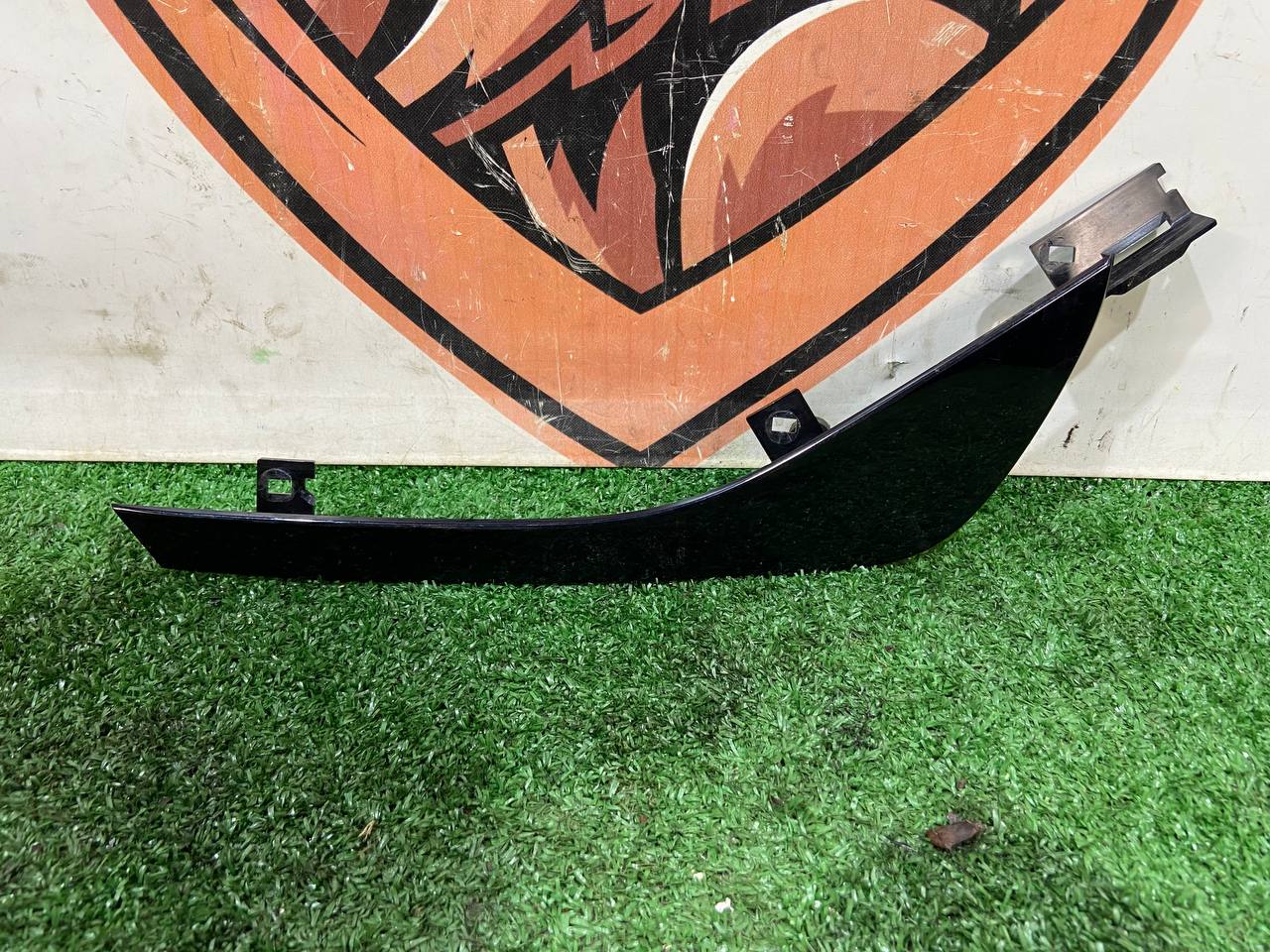 LR058483 Door molding rear right LAND ROVER DISCOVERY SPORT L550 2015- Used cost 20 € in stock 1 pcs.