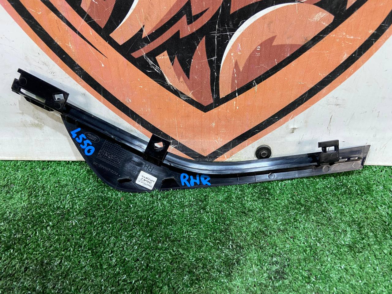 LR058483 Door molding rear right LAND ROVER DISCOVERY SPORT L550 2015- Used cost 20 € in stock 1 pcs.