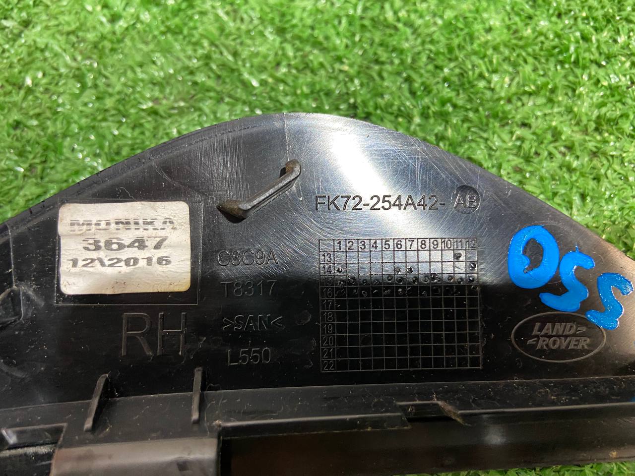 LR058483 Door molding rear right LAND ROVER DISCOVERY SPORT L550 2015- Used cost 20 € in stock 1 pcs.