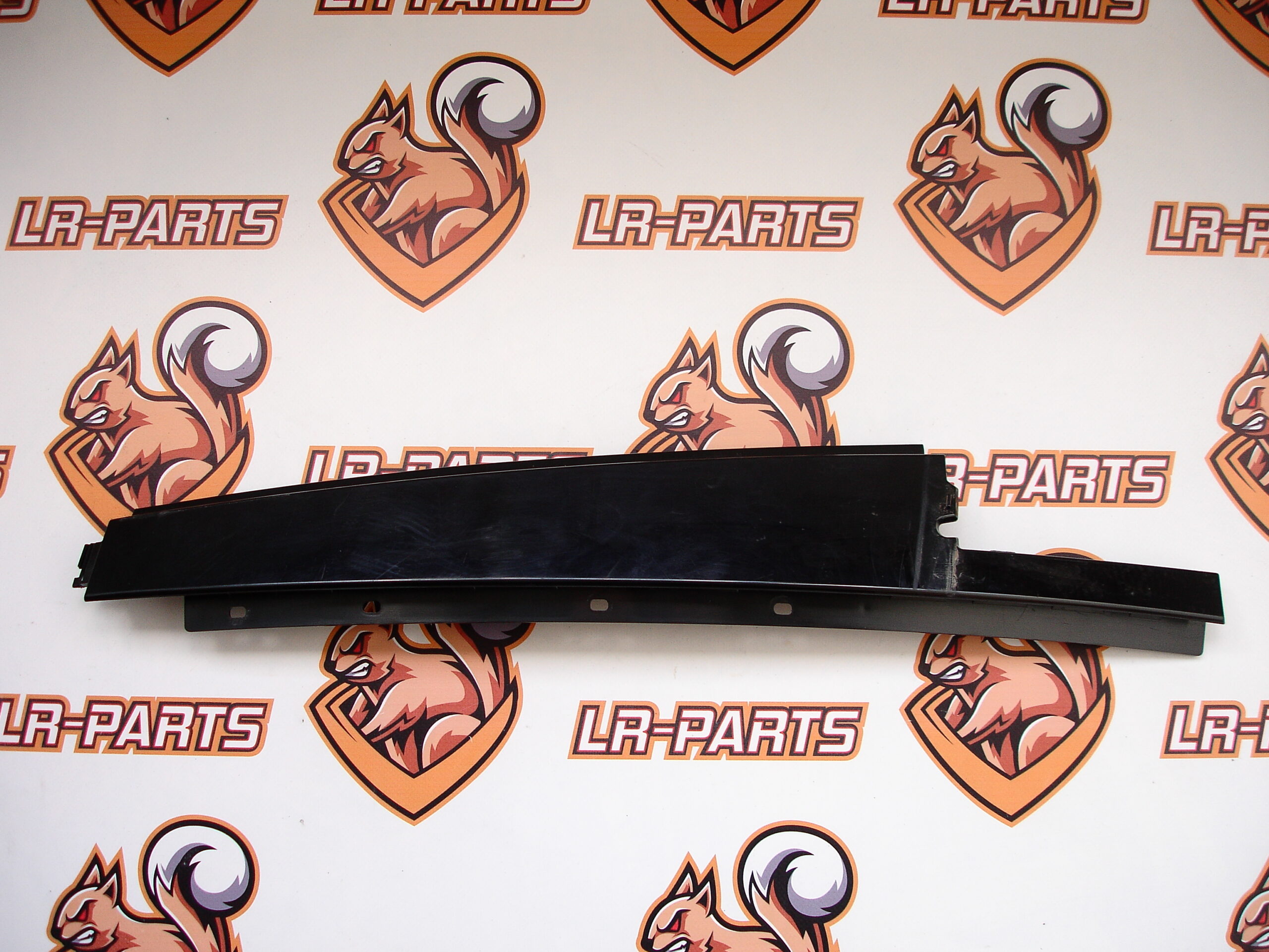 LR058489 Door molding rear right Land Rover Discovery Sport L550 (2015-) Used cost 40 € in stock 1 pcs.