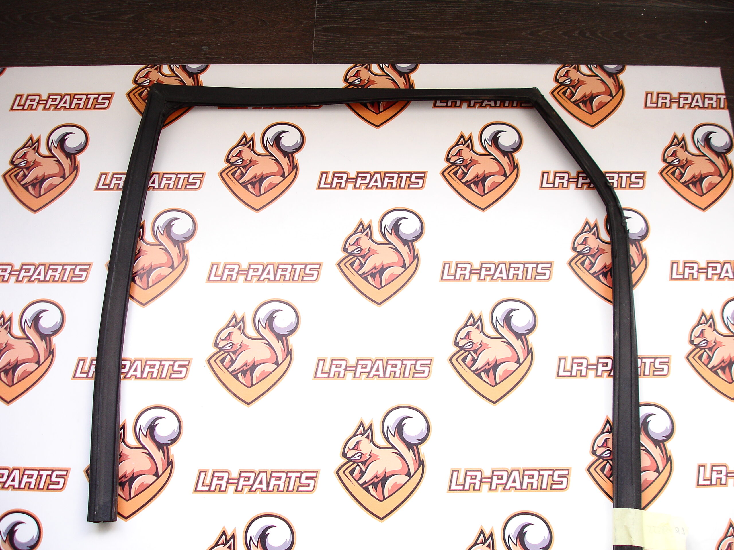 LR058555 Rear Right door seal Land Rover Discovery Sport L550 (2015-) Used cost 35 € in stock 1 pcs.