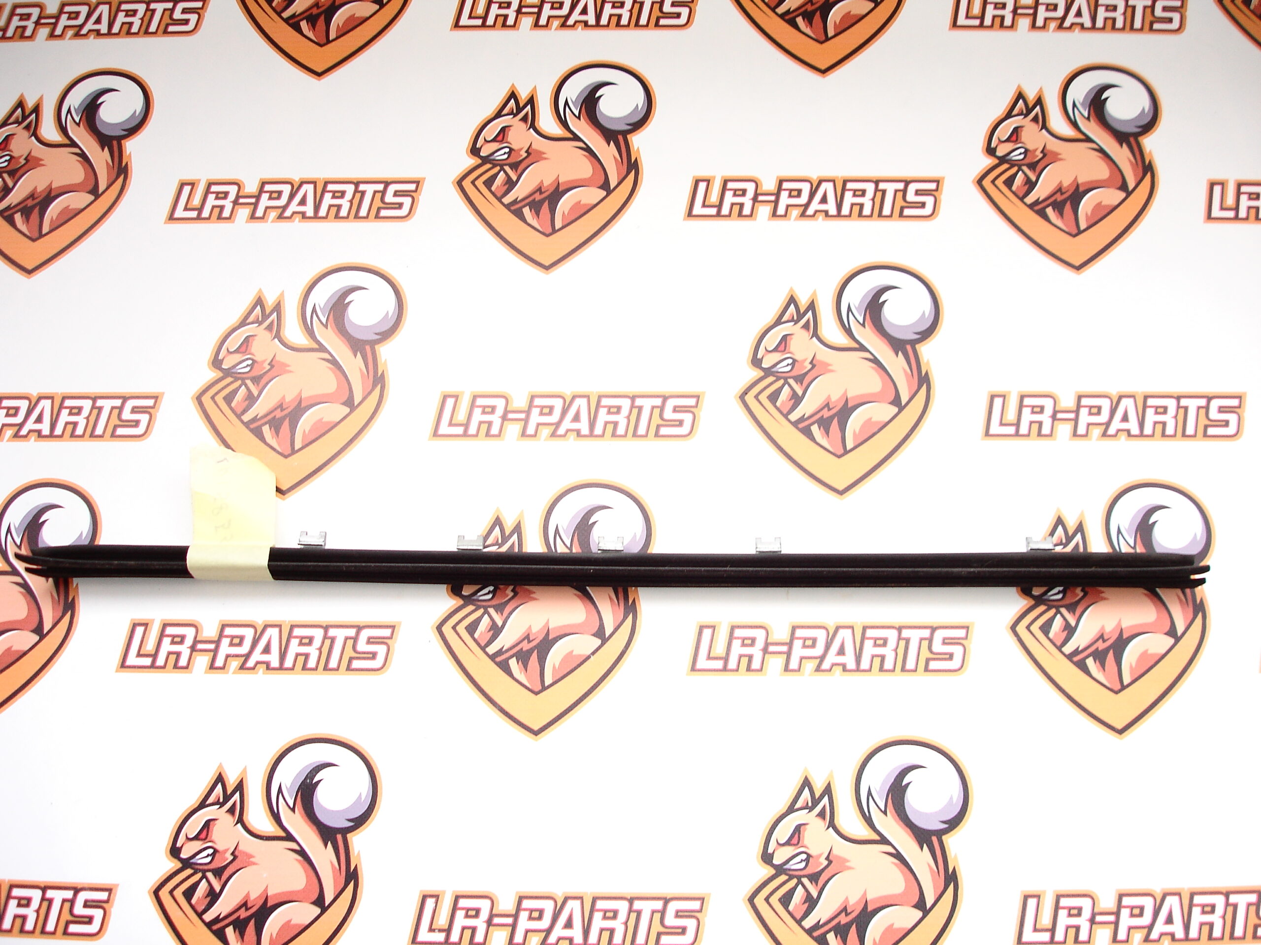 LR058557 Glass seal Rear Right Inner Land Rover Discovery Sport L550 (2015-) Used cost 15 € in stock 1 pcs.