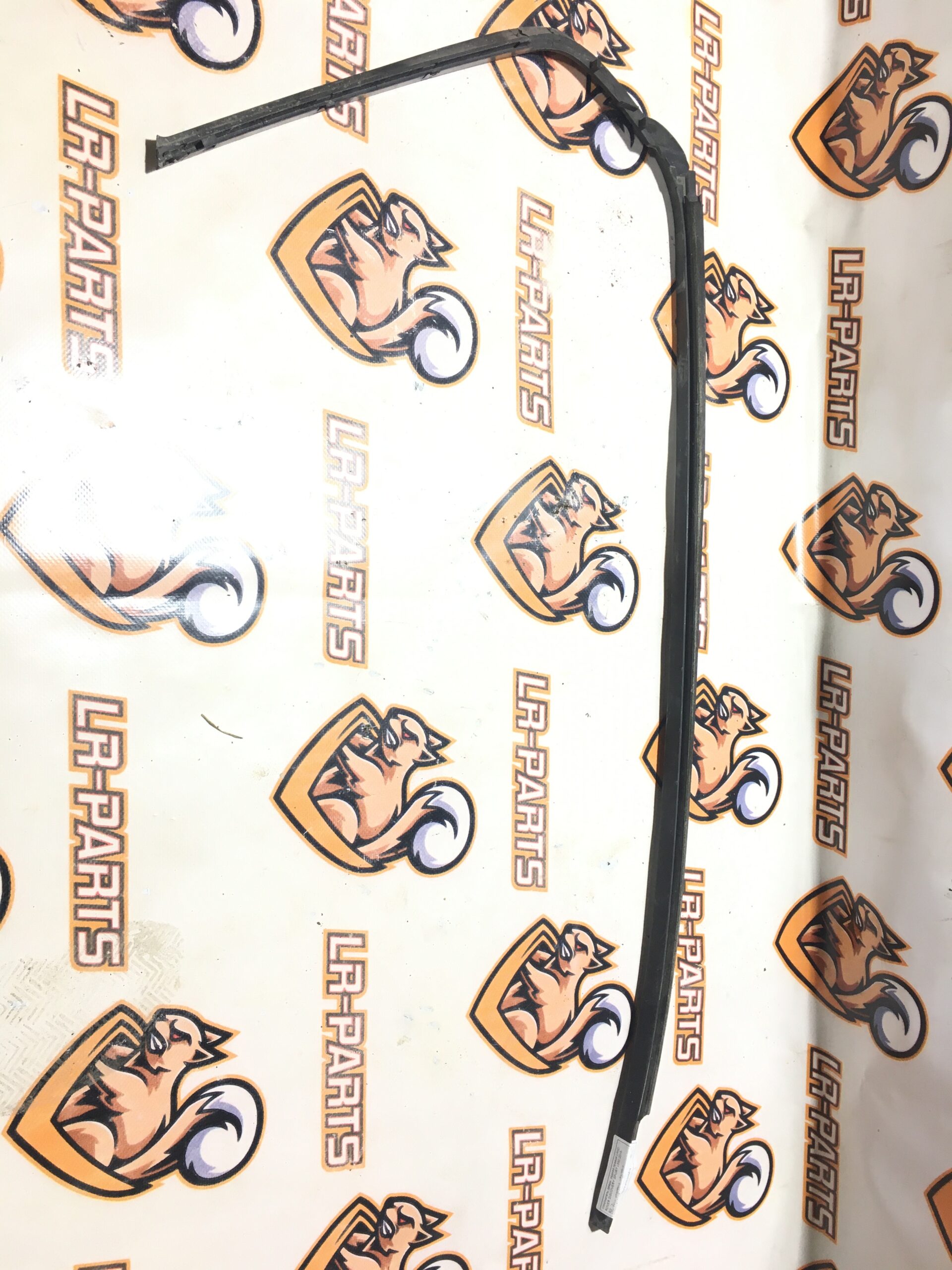 LR076573 Rear Right Door Seal Land Rover Discovery Sport L550 (2015-) Used cost 20 € in stock 1 pcs.