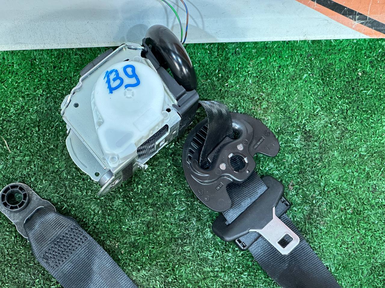 LR149778 Seat belt front right Range Rover Evoque New L551 (2019-) used cost € in stock 1 pcs.