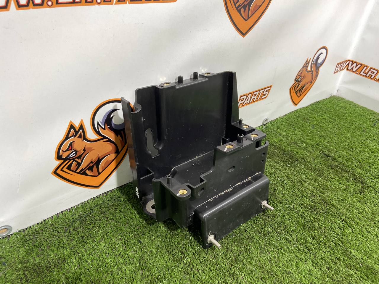 LR151591 Right cargo compartment panel support Range Rover L460 (2023-) Used cost  € in stock 1 pcs.