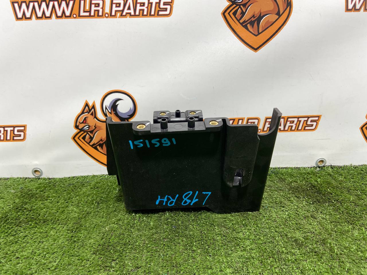 LR151591 Right cargo compartment panel support Range Rover L460 (2023-) Used cost  € in stock 1 pcs.