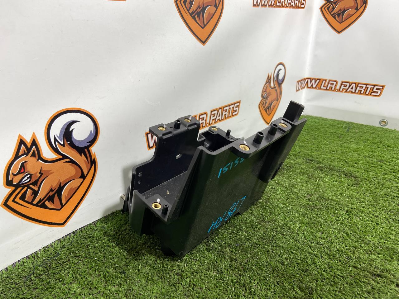 LR151591 Right cargo compartment panel support Range Rover L460 (2023-) Used cost  € in stock 1 pcs.