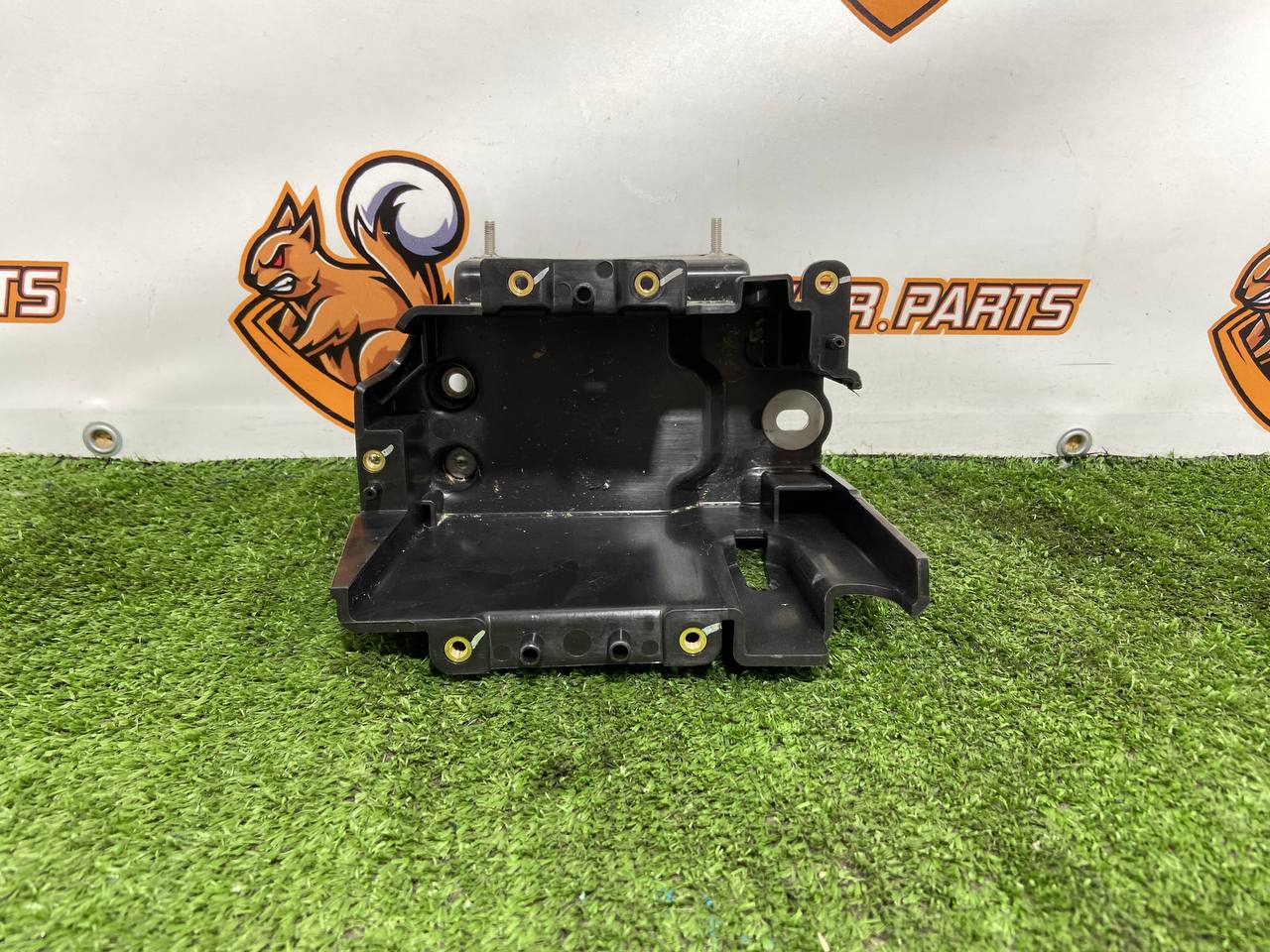 LR151591 Right cargo compartment panel support Range Rover L460 (2023-) Used cost  € in stock 1 pcs.