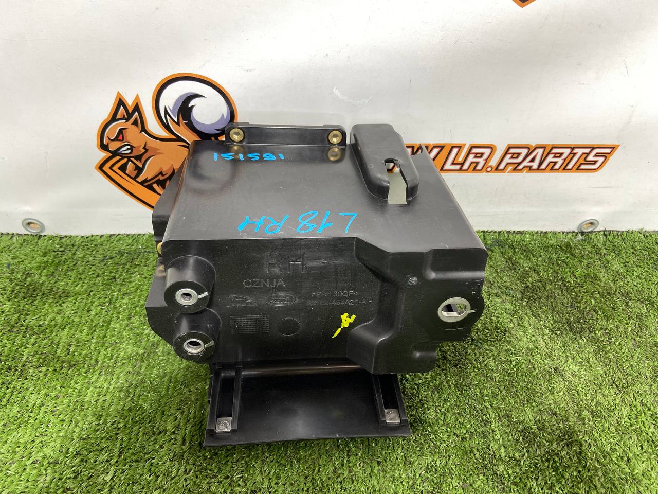 LR151591 Right cargo compartment panel support Range Rover L460 (2023-) Used cost  € in stock 1 pcs.