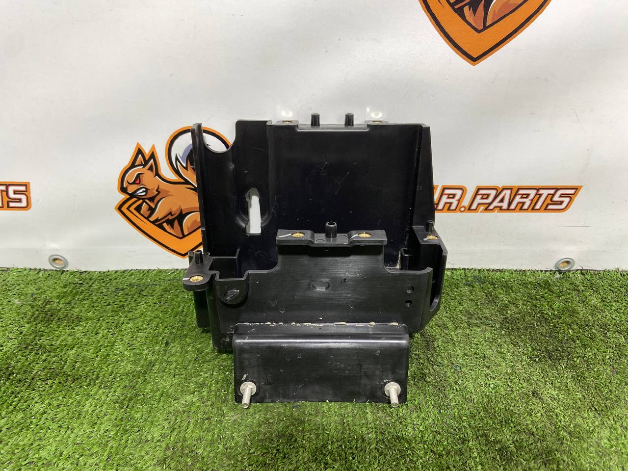 LR151591 Right cargo compartment panel support Range Rover L460 (2023-) Used cost  € in stock 1 pcs.