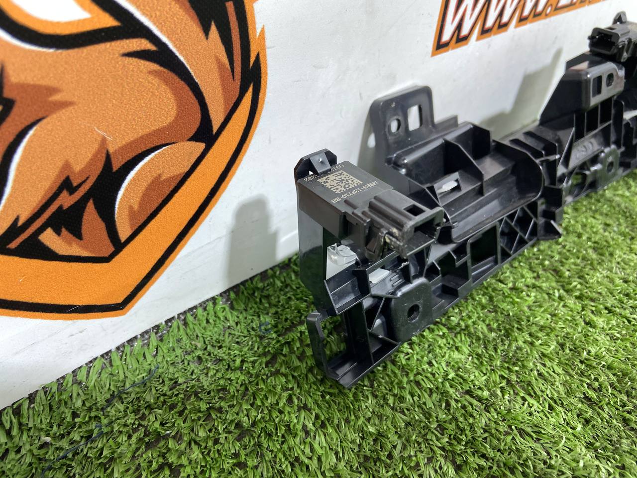 LR156091 Right RHD torpedo bracket with backlight for Range Rover L460 (2023-) Used cost € in stock 1 pcs.