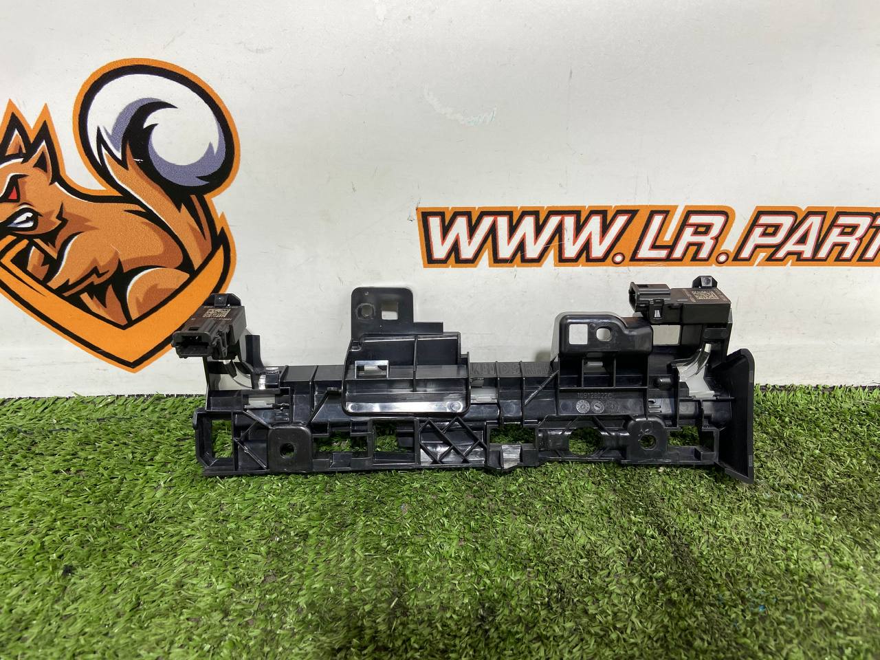 LR156091 Right RHD torpedo bracket with backlight for Range Rover L460 (2023-) Used cost € in stock 1 pcs.