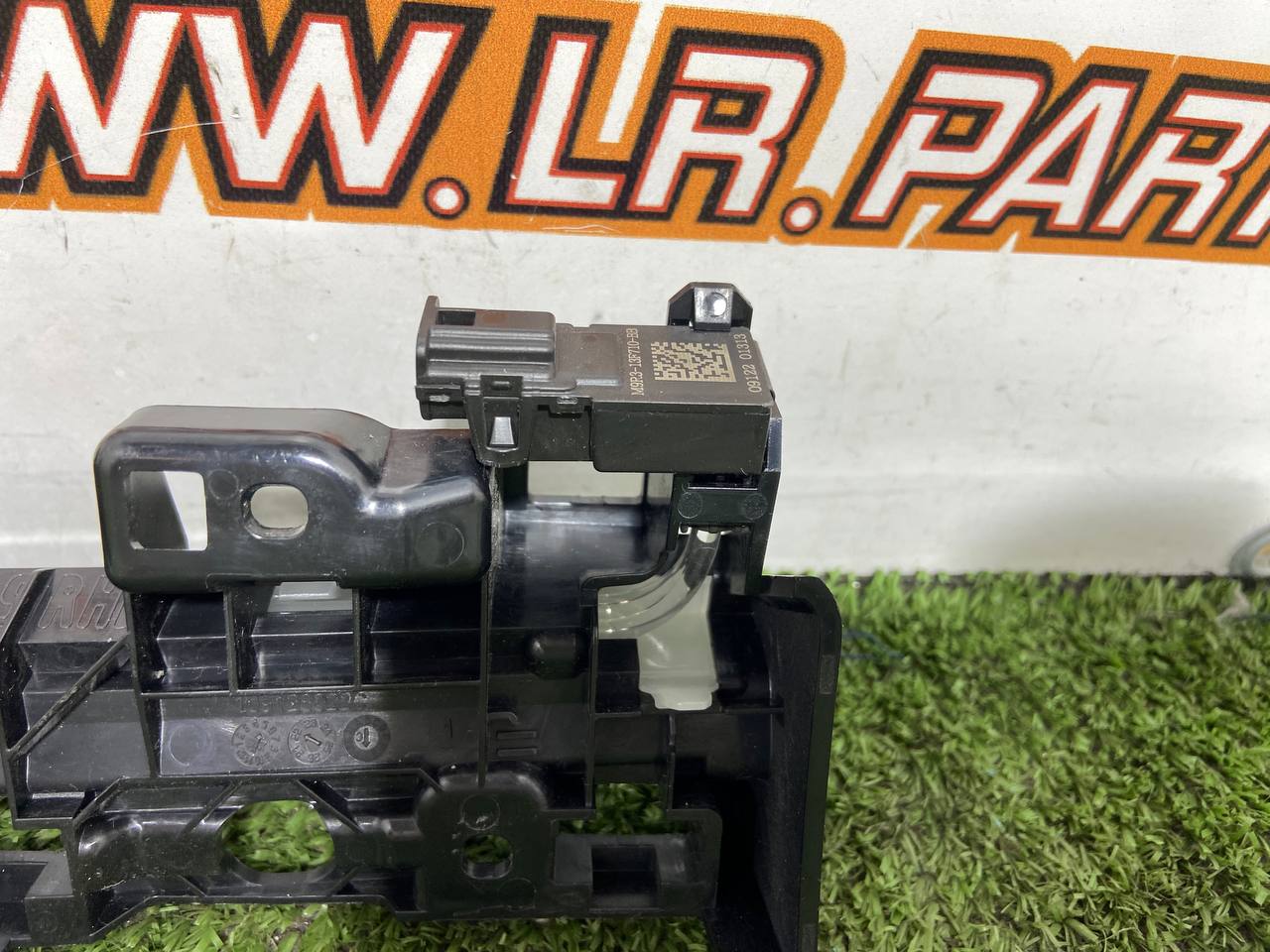 LR156091 Right RHD torpedo bracket with backlight for Range Rover L460 (2023-) Used cost € in stock 1 pcs.