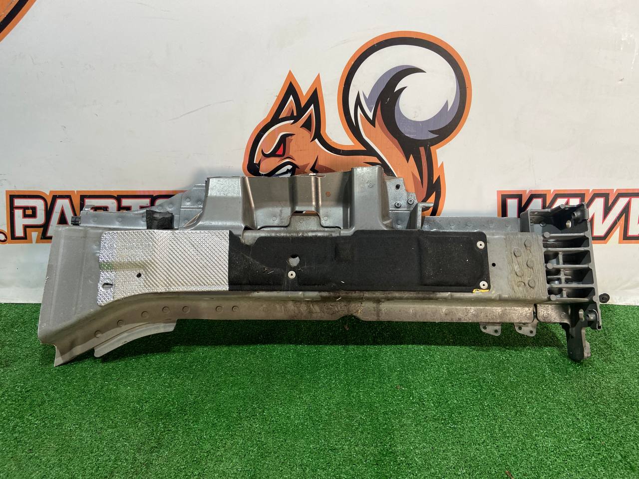 LR036740 Longeron left Range Rover L405 (2013-2021) used cost 180 € in stock 1 pcs.