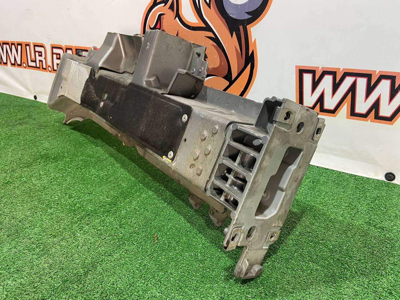 LR036740 Longeron left Range Rover L405 (2013-2021) used cost 180 € in stock 1 pcs.