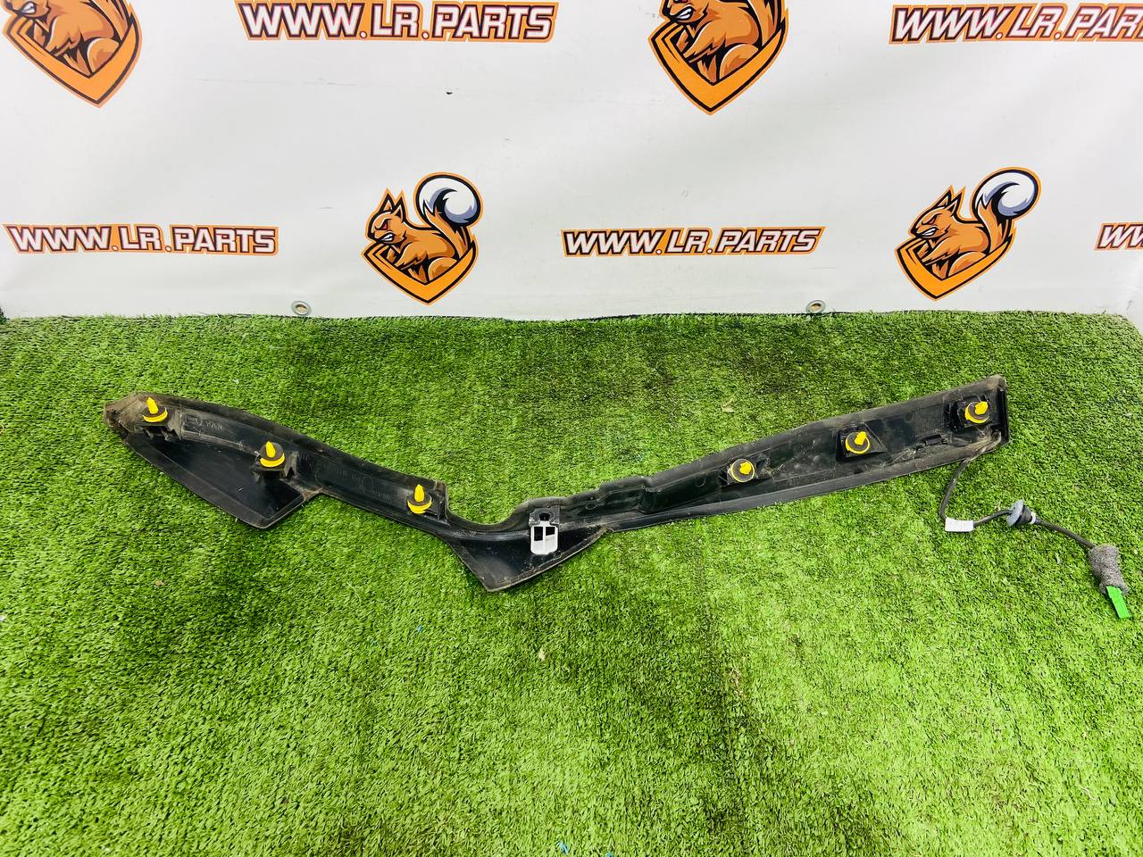 LR110837 Molding lyady right RANGE ROVER VELAR (L560) Used cost 30 € in stock 1 pcs.