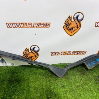 LR110837 Molding lyady right RANGE ROVER VELAR (L560) Used cost 30 € in stock 1 pcs.