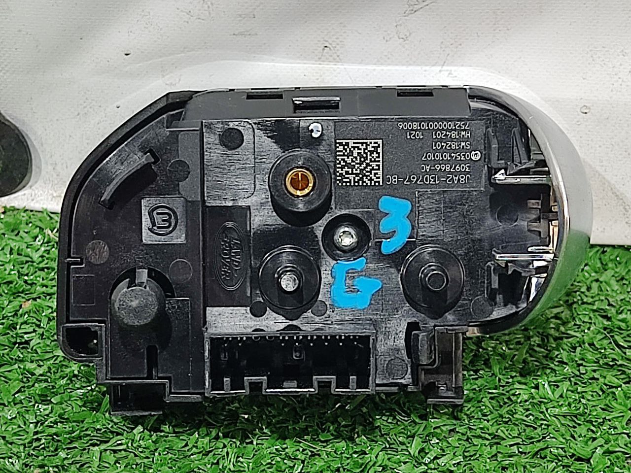 LR116681 Steering wheel button block right RANGE ROVER SPORT L494 13- Used cost 75 € in stock 1 pcs.