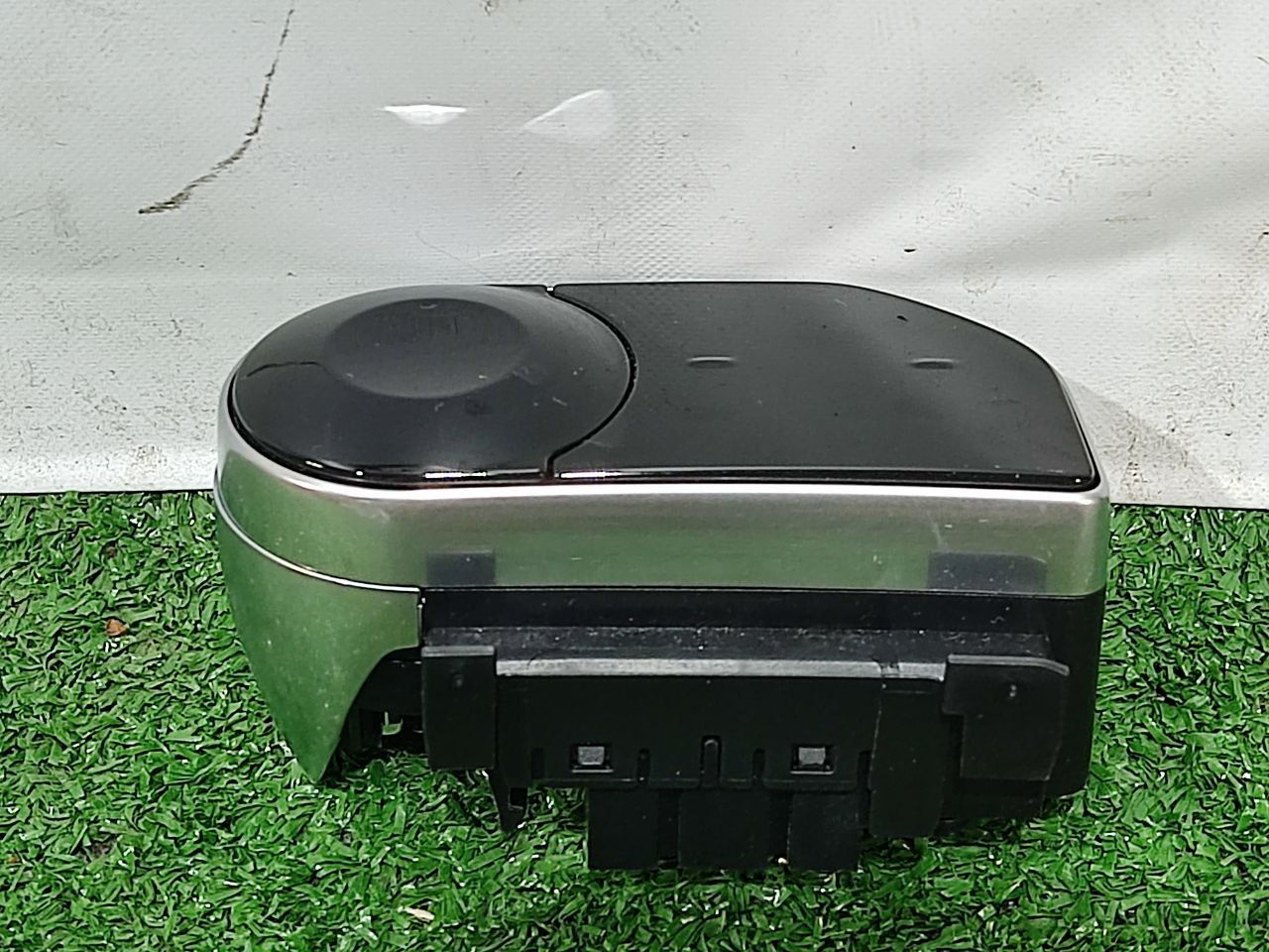 LR116681 Steering wheel button block right RANGE ROVER SPORT L494 13- Used cost 75 € in stock 1 pcs.