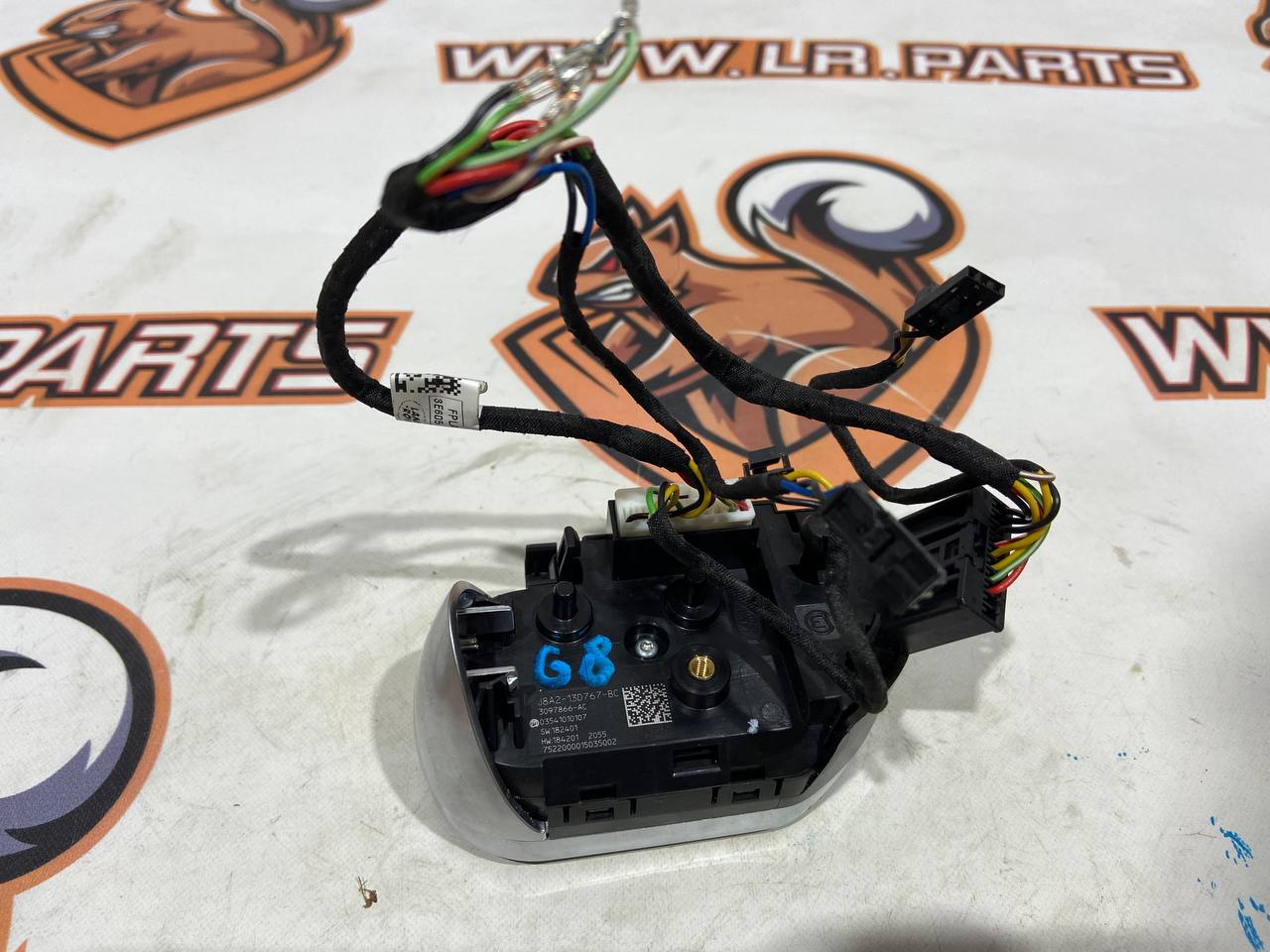 LR116681 Steering wheel button block right RANGE ROVER SPORT L494 13- Used cost 75 € in stock 1 pcs.