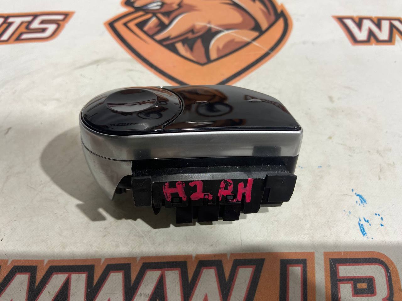 LR116681 Steering wheel button block right RANGE ROVER SPORT L494 13- Used cost 75 € in stock 1 pcs.