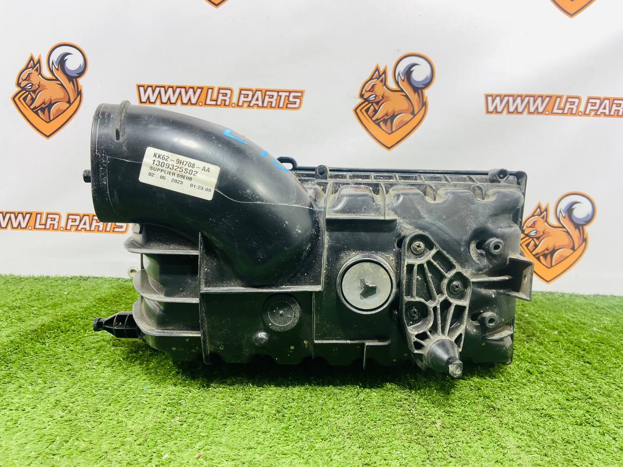 LR122708 Air filter housing 3.0TD 3.0ie ingenium right Range Rover Sport L494 (2014-2022) Used cost 300 € in stock 1 pcs.