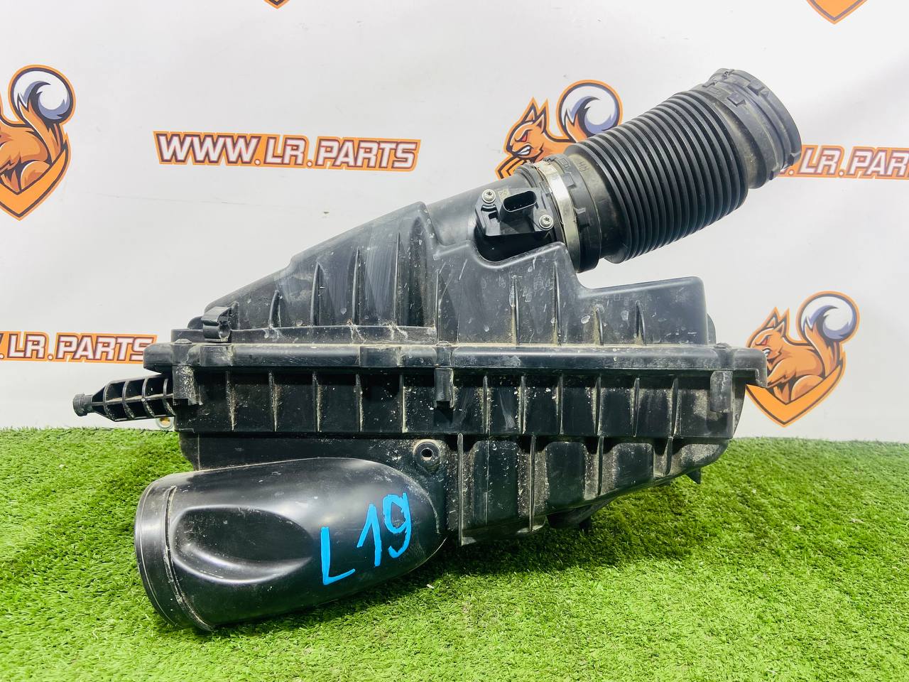 LR122708 Air filter housing 3.0TD 3.0ie ingenium right Range Rover Sport L494 (2014-2022) Used cost 300 € in stock 1 pcs.