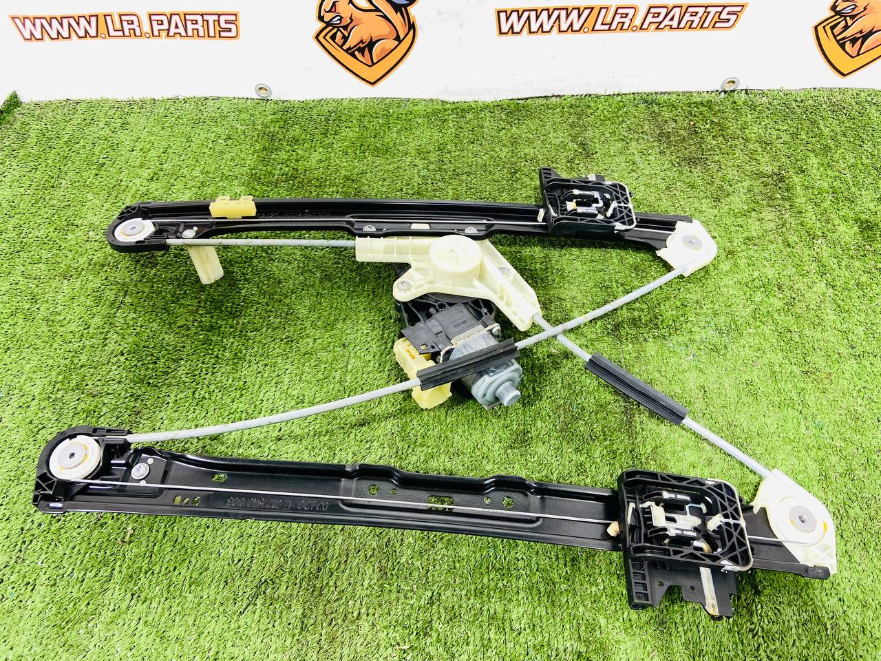 J9C31883 Window lifter rear left electric. Jaguar E-Pace X540 (2017-) Used cost 100 € in stock 1 pcs.