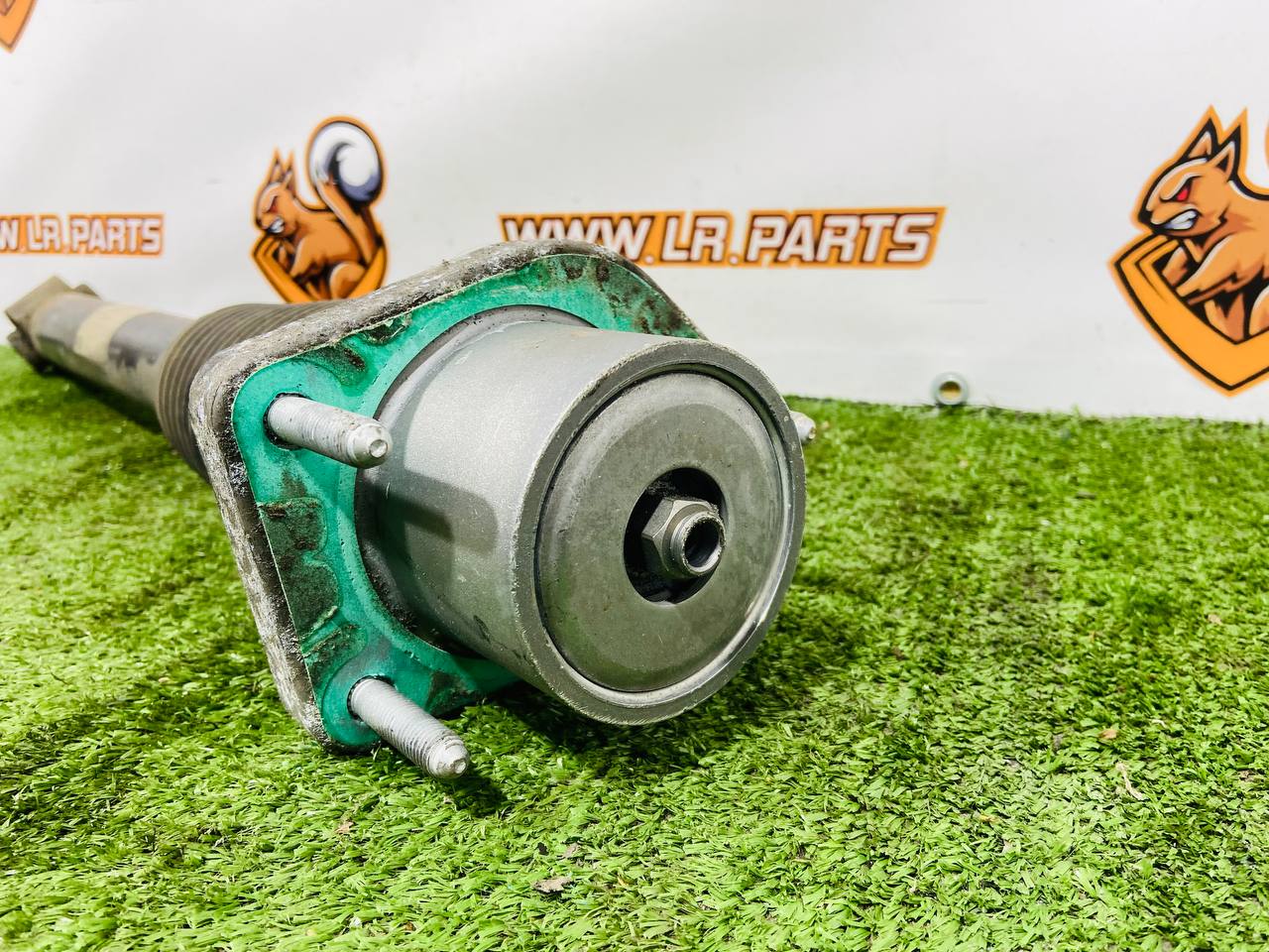 LR045270 Rear shock absorber adaptive Range Rover Sport L494 (2014-2022) Used cost 300 € in stock 11 pcs.