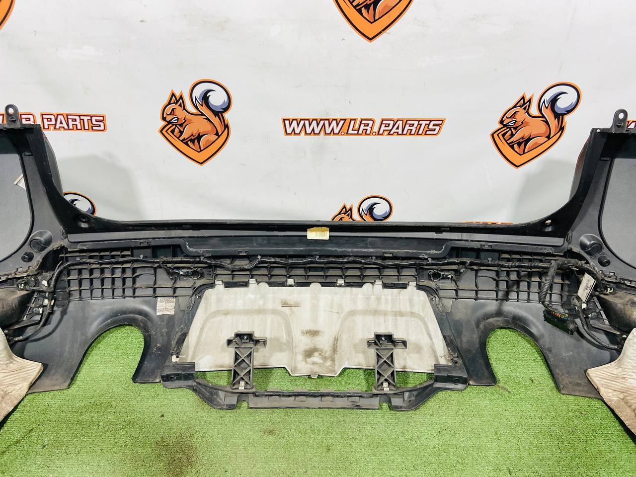 LR063195 Rear bumper assembly Range Rover Sport L494 (2014-2022) used - Image 17