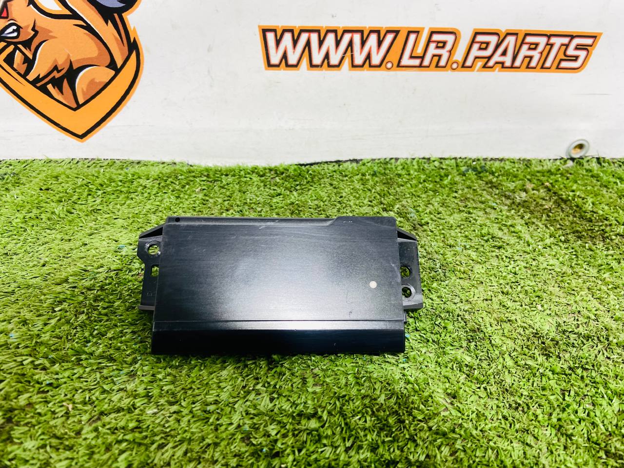 LR070390 Information display right RANGE ROVER SPORT L494 13- Used cost 50 € in stock 1 pcs.
