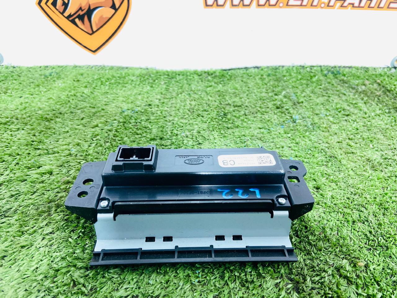 LR070390 Information display right RANGE ROVER SPORT L494 13- Used cost 50 € in stock 1 pcs.