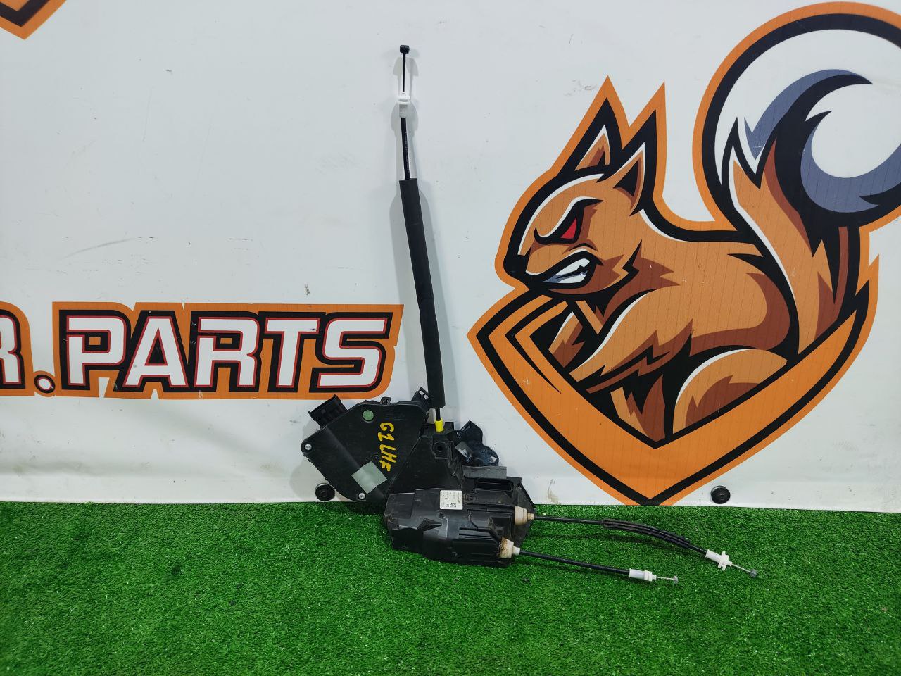 LR078730 Front left door lock Land Rover Discovery Sport L550 Used cost 80 € in stock 1 pcs.