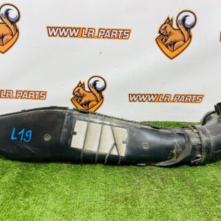 LR082417 Air duct right from the wing to the filter LAND ROVER DISCOVERY 5 Used cost 74,54 € in stock 1 pcs.