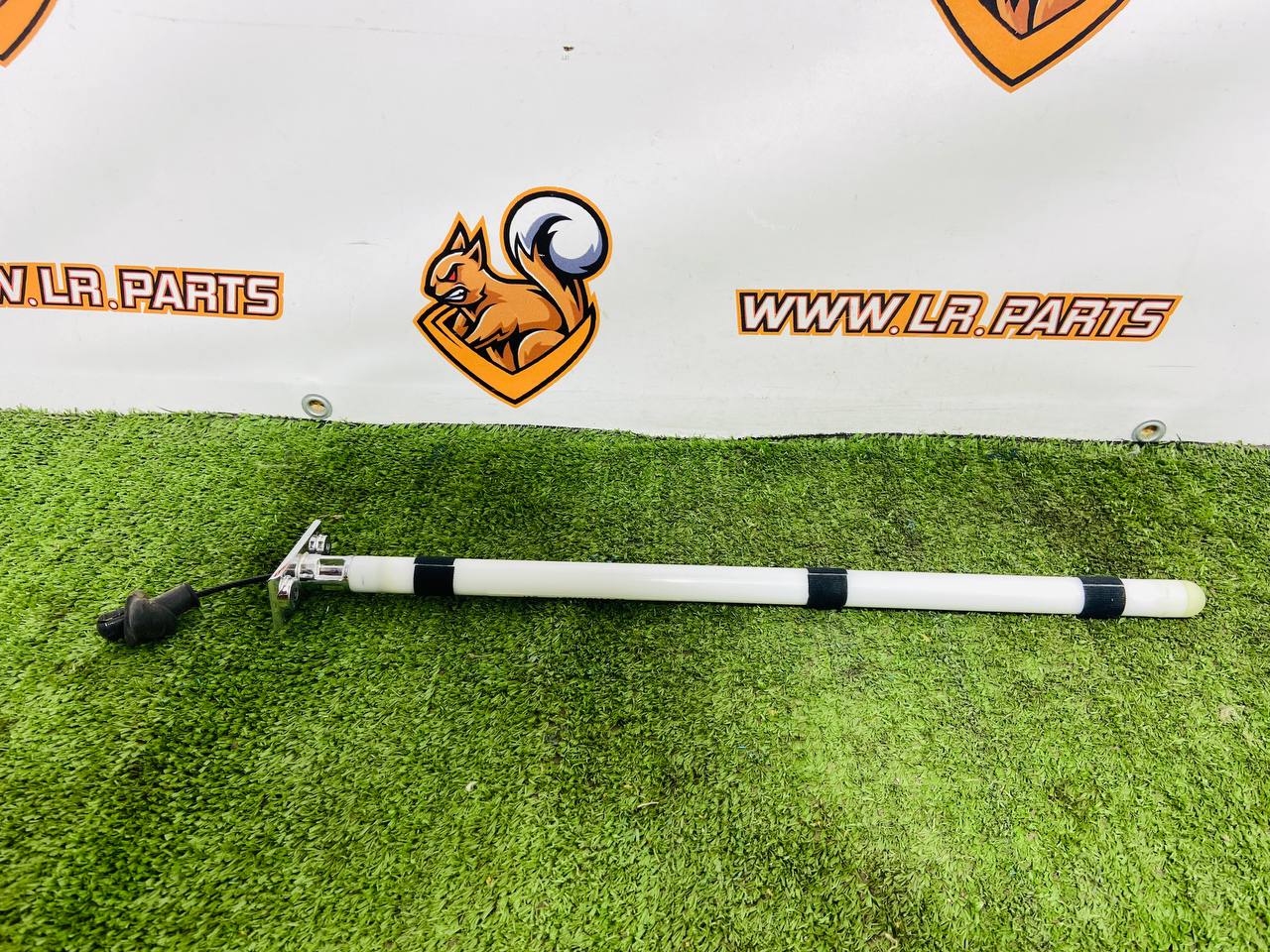 LR082849 Right tensioner of sliding floor cable in the trunk for Land Rover Discovery 5 L462 (2017-) Used cost € in stock 1 pcs.