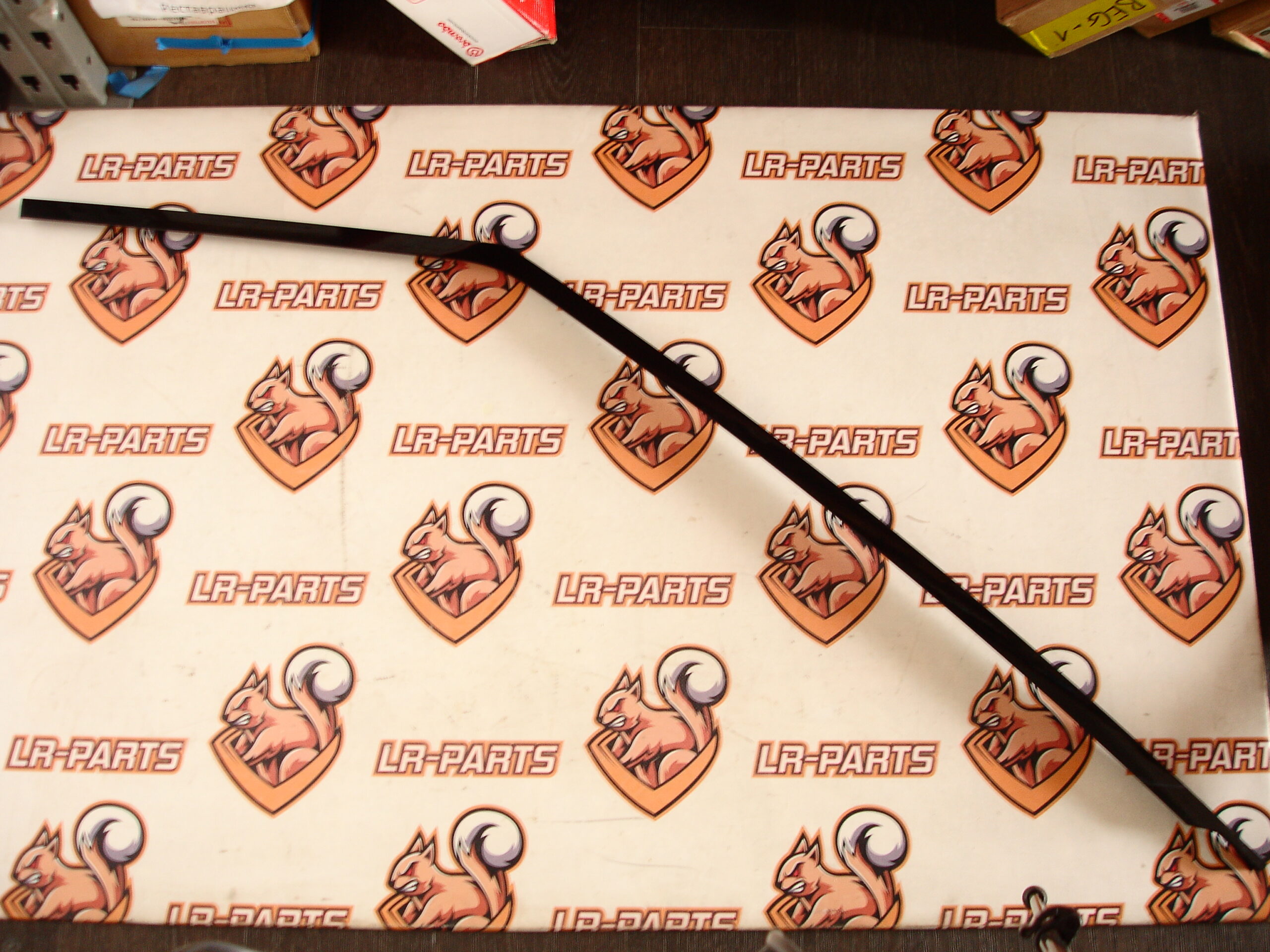 LR082895 Door molding front right upper Land Rover Discovery 5 L462 (2017-) used cost 37 € in stock 1 pcs.