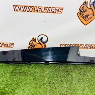 LR105993 Rear Right Door Molding Used Land Rover Discovery 5 L462 (2017-) cost 27 € in stock 1 pcs.