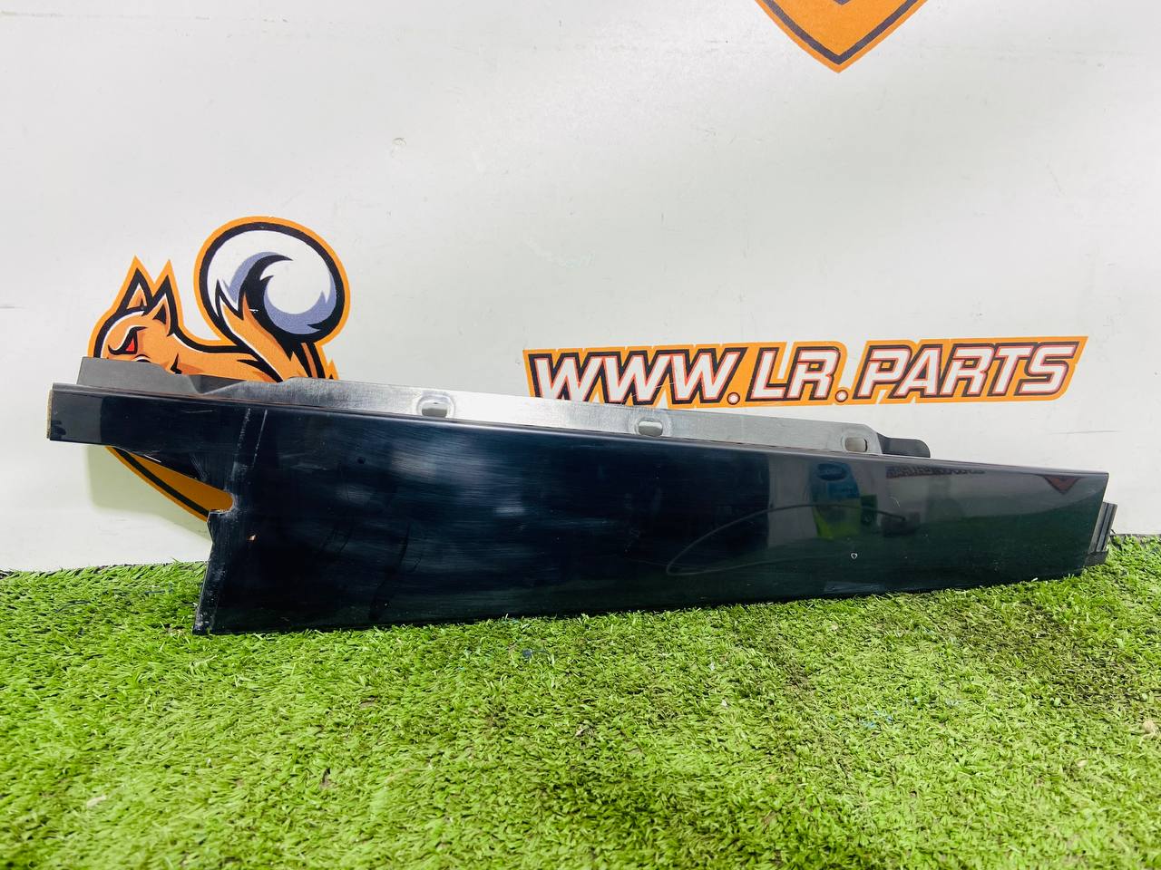 LR110783 Rear Door Trim Front Right Range Rover Velar L560 (2018-) Used cost 40 € in stock 1 pcs.