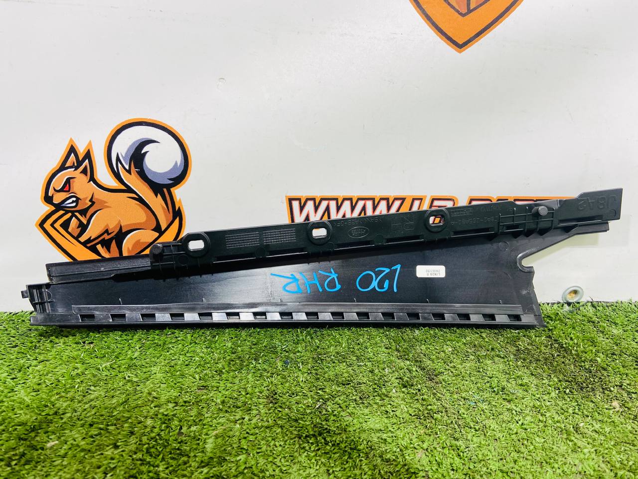 LR110783 Rear Door Trim Front Right Range Rover Velar L560 (2018-) Used cost 40 € in stock 1 pcs.