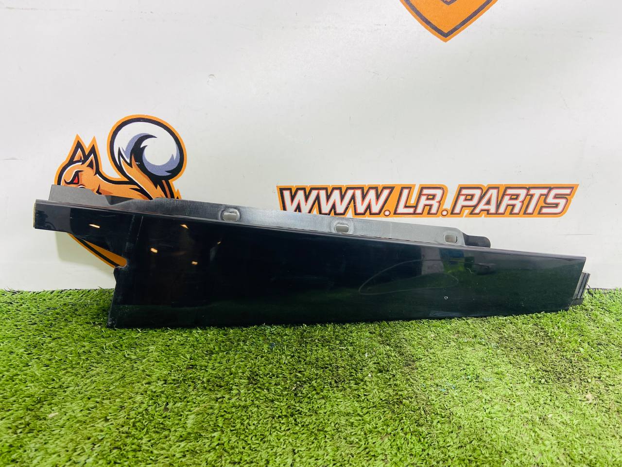 LR110783 Rear Door Trim Front Right Range Rover Velar L560 (2018-) Used cost 40 € in stock 1 pcs.