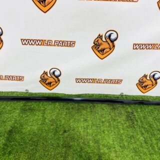 LR111474 Door molding rear right Range Rover Velar L560 (2018-) Used cost 60 € in stock 1 pcs.