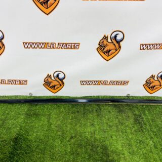 LR111475 Door molding rear left Range Rover Velar L560 (2018-) Used cost 50 € in stock 1 pcs.