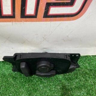 LR111634 Electric seat adjustment switch right Land Rover Discovery 5 L462 (2017-) Used cost 90 € in stock 1 pcs.