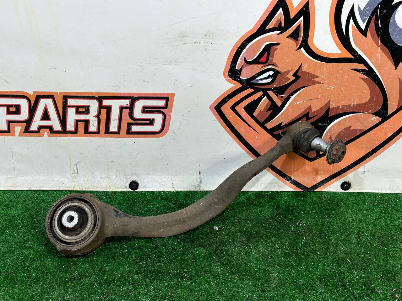 LR113307 Lever front left lower (front) Range Rover Sport L494 (2014-2022) USED cost 100 € in stock 16 pcs.